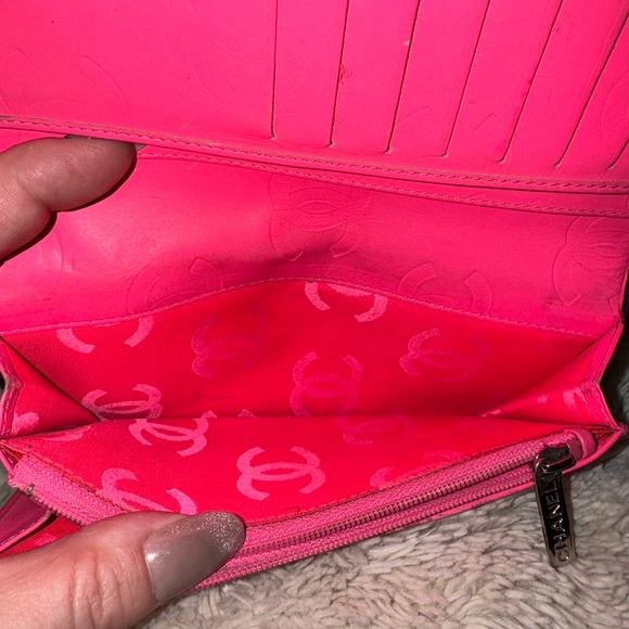 🔥 Authentic Chanel calfskin quilted cambon yen wallet - Picture 4 of 6